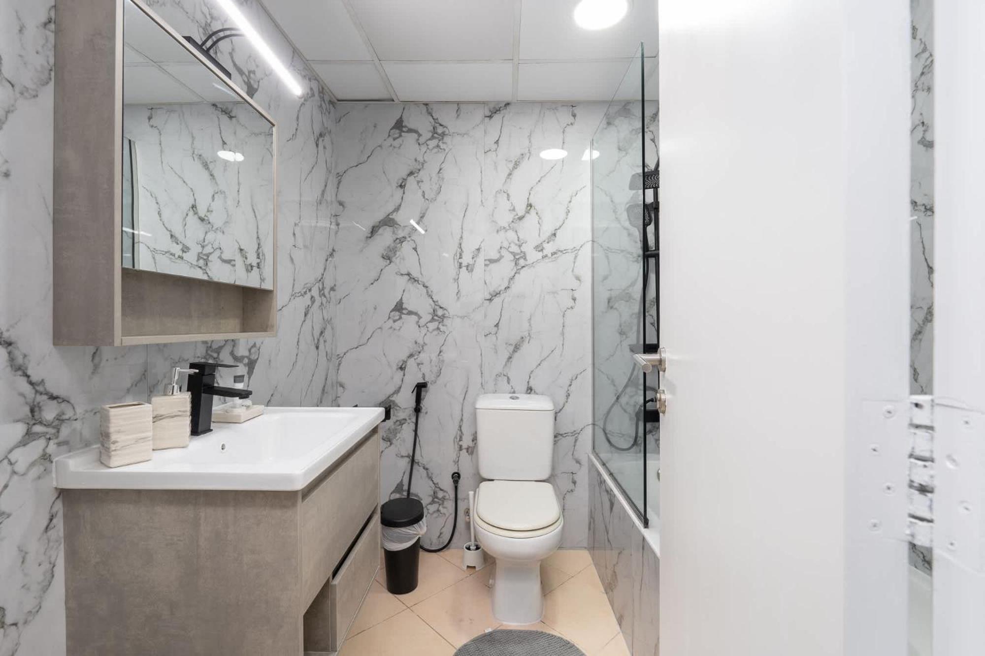 Scenic In Escan Tower With Marina Views Apartment